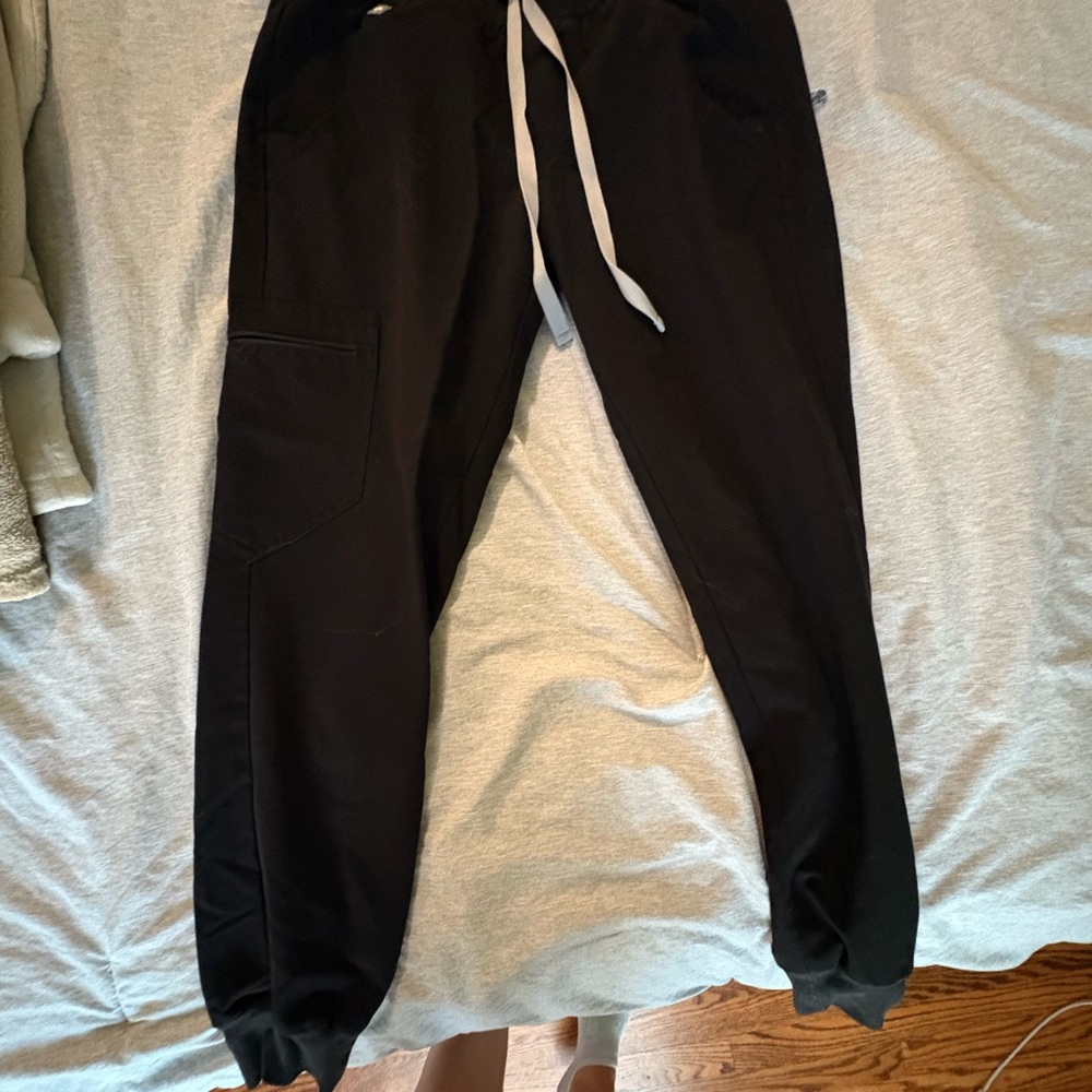Black fig cropped scrubs. Only worn a handful of times.
